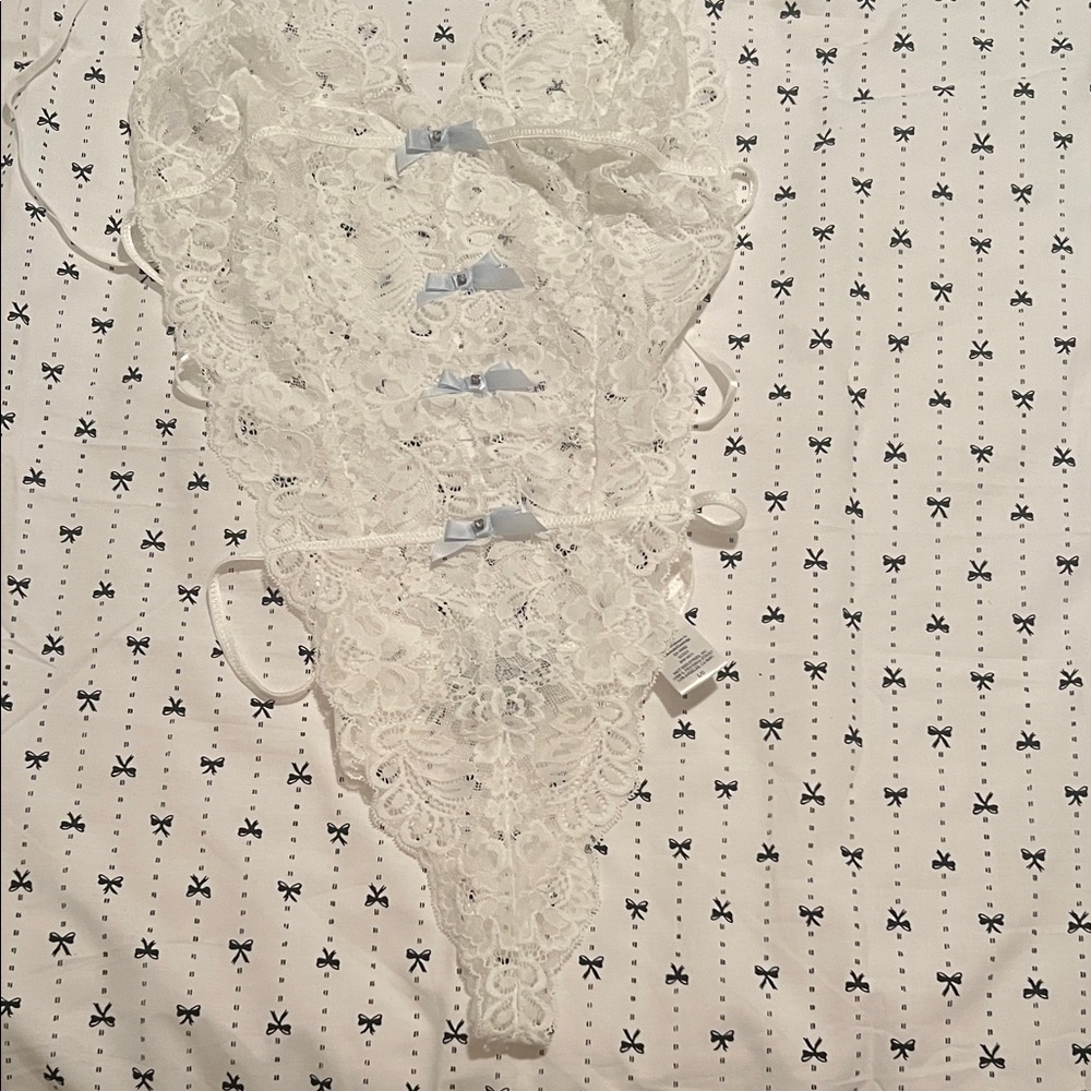 In Bloom White Lace negligee
